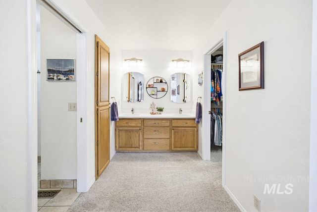 792 N Nicklaus Ln, Eagle, ID 83616