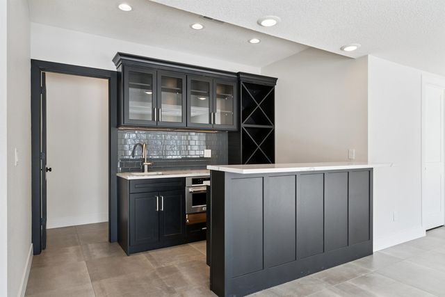 3120 Waterbury Drive, Cedar Falls, IA 50613