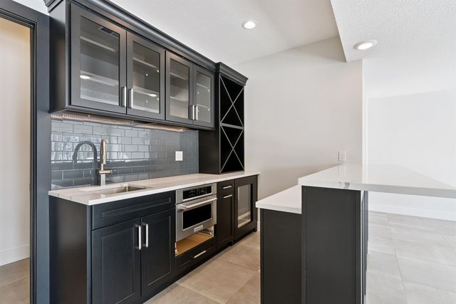 3120 Waterbury Drive, Cedar Falls, IA 50613