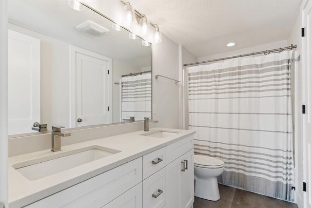 3120 Waterbury Drive, Cedar Falls, IA 50613