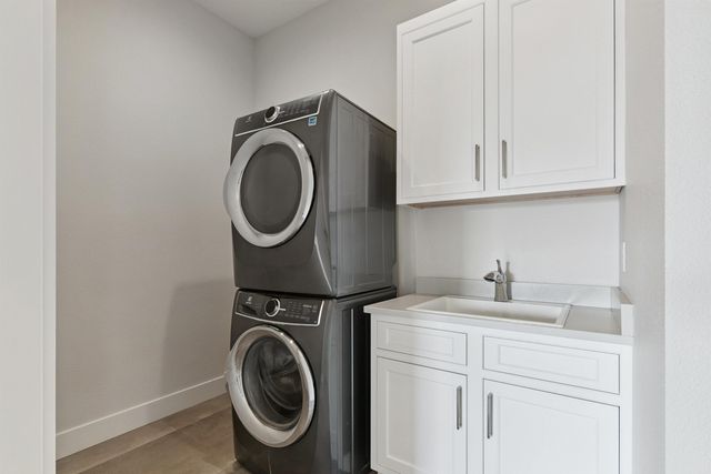 3120 Waterbury Drive, Cedar Falls, IA 50613