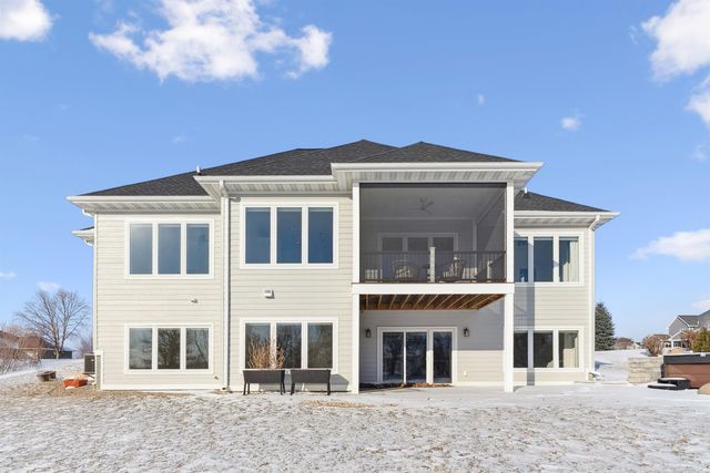 3120 Waterbury Drive, Cedar Falls, IA 50613