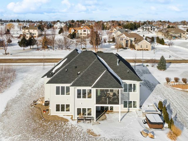 3120 Waterbury Drive, Cedar Falls, IA 50613