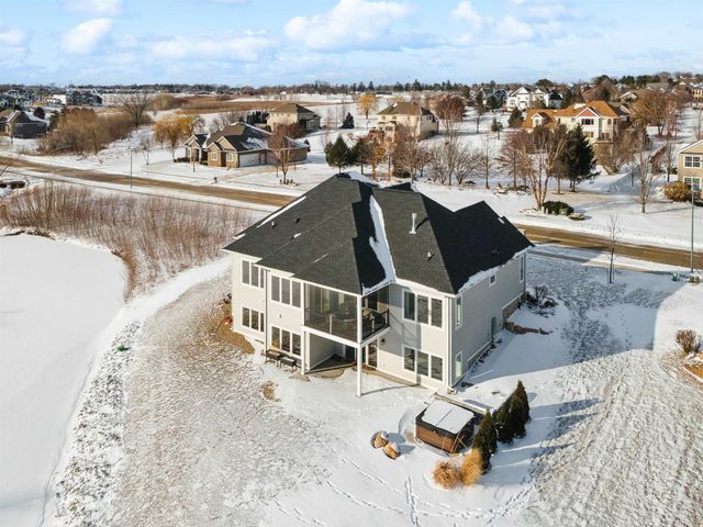 3120 Waterbury Drive, Cedar Falls, IA 50613