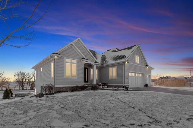 3120 Waterbury Drive, Cedar Falls, IA 50613