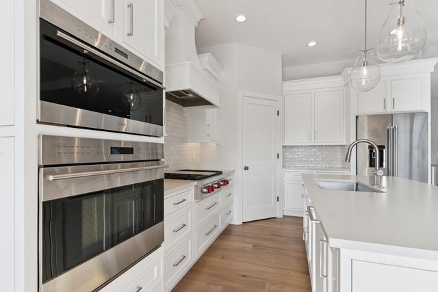 3120 Waterbury Drive, Cedar Falls, IA 50613