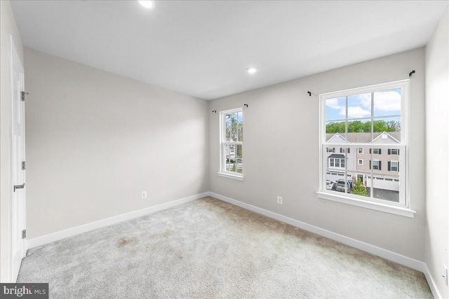 2145 RIVERS DR, Newark, DE 19702