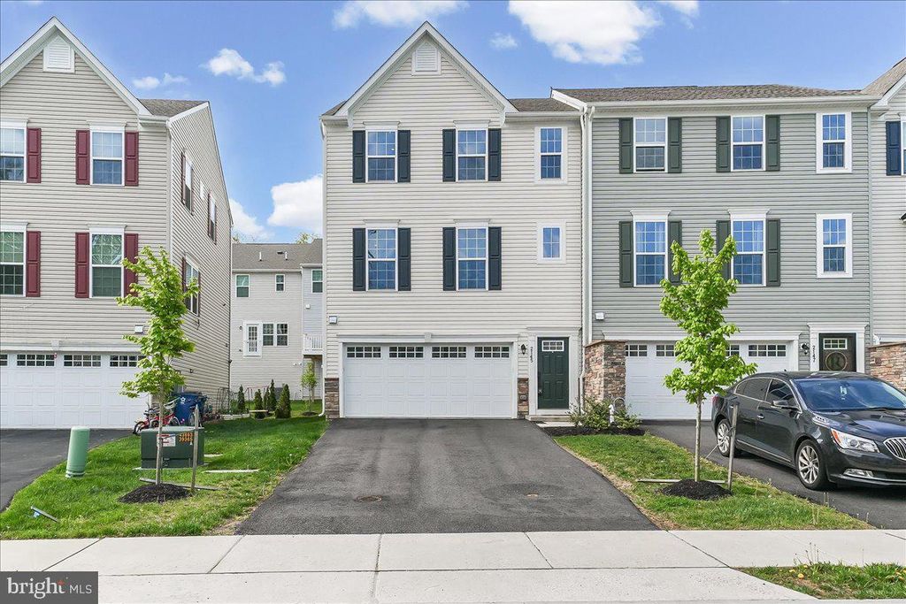 2145 RIVERS DR, Newark, DE 19702