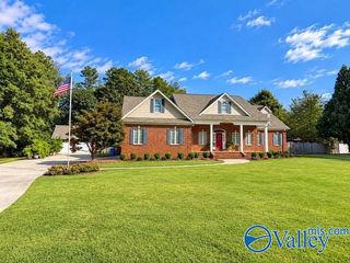1102 Vines Drive, Hartselle, AL 35640