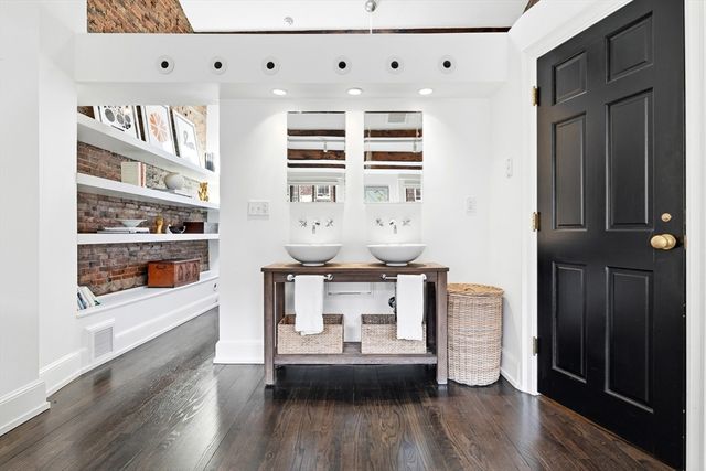 22 Joy St 22, Boston, MA 02114