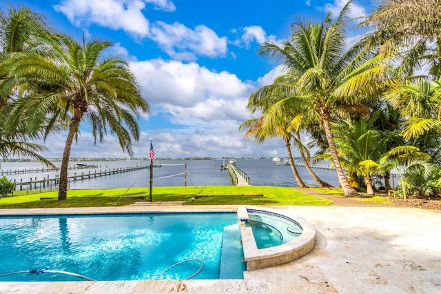 2672 NW South Shore Road, Stuart, FL 34994