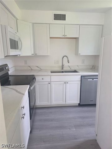 1 Knights Bridge RD A1, Naples, FL 34112