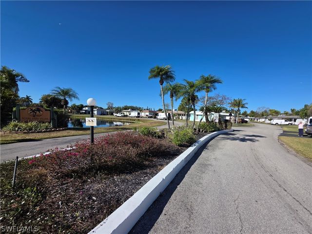 1 Knights Bridge RD A1, Naples, FL 34112