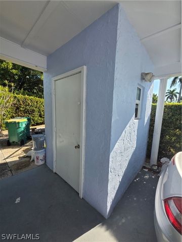 1 Knights Bridge RD A1, Naples, FL 34112