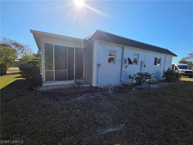 1 Knights Bridge RD A1, Naples, FL 34112