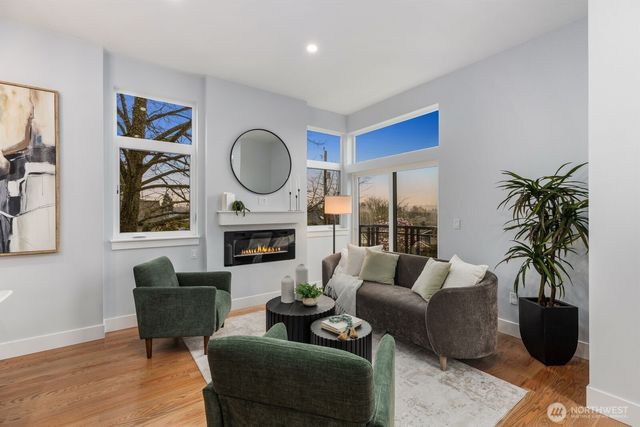 4559 34th Avenue S, Seattle, WA 98118