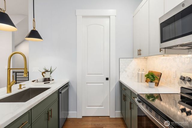 4559 34th Avenue S, Seattle, WA 98118