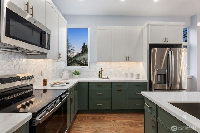 4559 34th Avenue S, Seattle, WA 98118