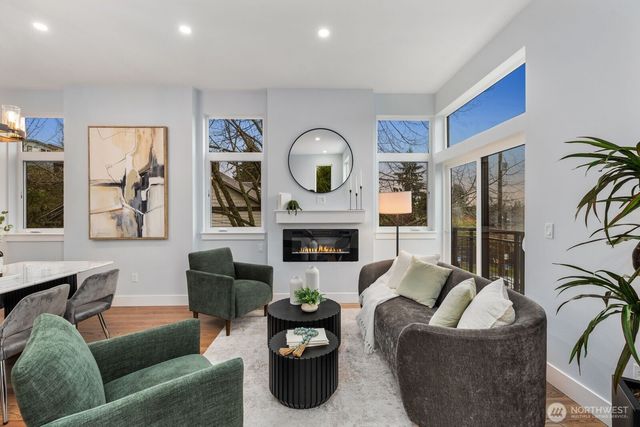 4559 34th Avenue S, Seattle, WA 98118