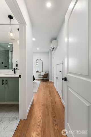 4559 34th Avenue S, Seattle, WA 98118