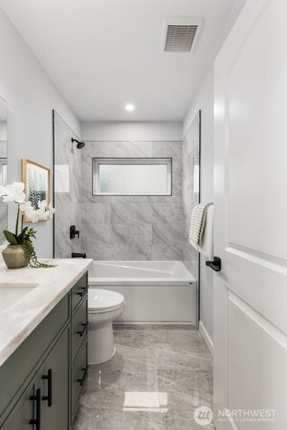 4559 34th Avenue S, Seattle, WA 98118