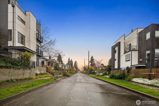 4559 34th Avenue S, Seattle, WA 98118