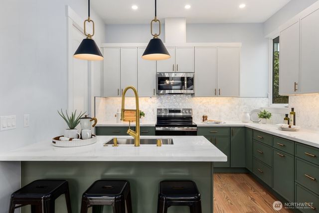 4559 34th Avenue S, Seattle, WA 98118