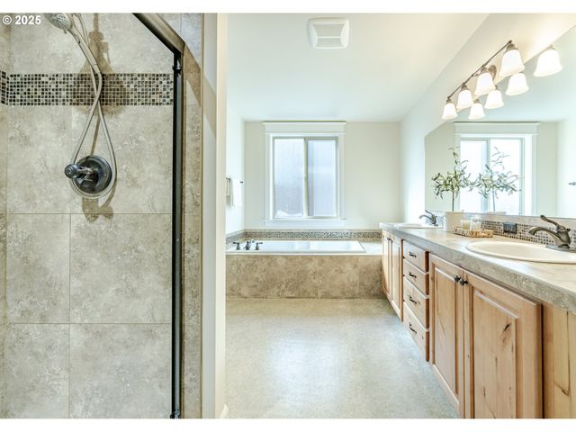 3467 TIMBERBROOK Way, Eugene, OR 97405