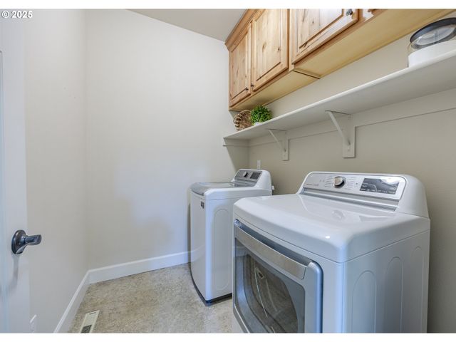 3467 TIMBERBROOK Way, Eugene, OR 97405