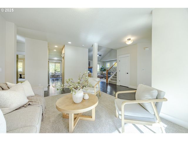 3467 TIMBERBROOK Way, Eugene, OR 97405