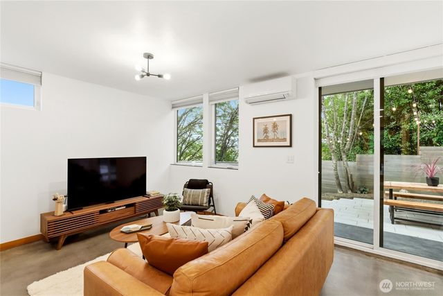 4328 S Bennett Street, Seattle, WA 98118