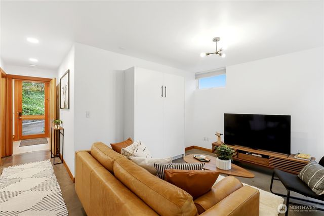 4328 S Bennett Street, Seattle, WA 98118
