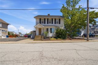 1415 Blossom Park Avenue, Lakewood, OH 44107