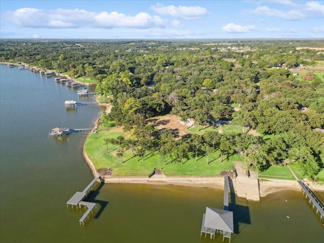 12424 Lake Forest Drive, Azle, TX 76020