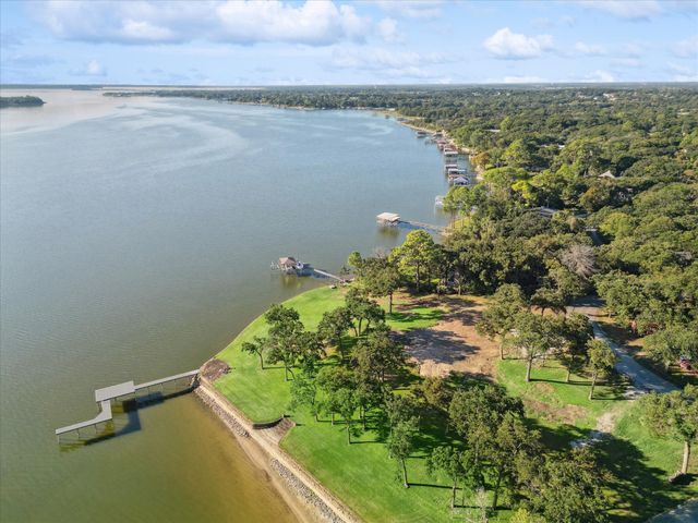 12424 Lake Forest Drive, Azle, TX 76020