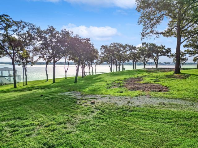 12424 Lake Forest Drive, Azle, TX 76020