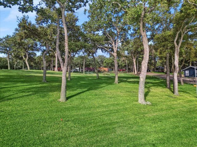 12424 Lake Forest Drive, Azle, TX 76020