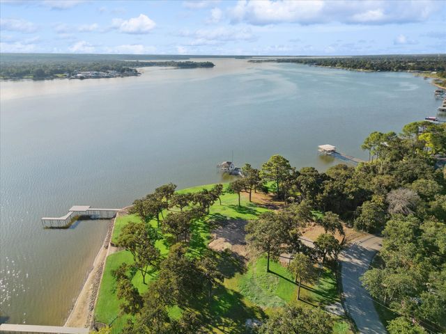 12424 Lake Forest Drive, Azle, TX 76020