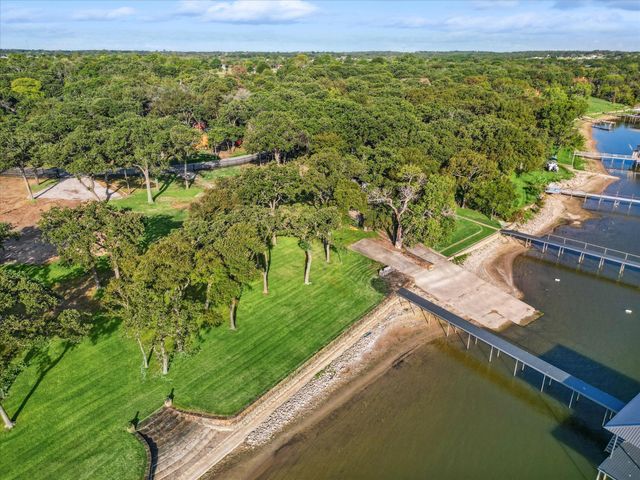 12424 Lake Forest Drive, Azle, TX 76020