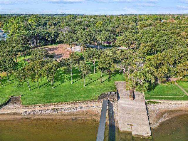 12424 Lake Forest Drive, Azle, TX 76020