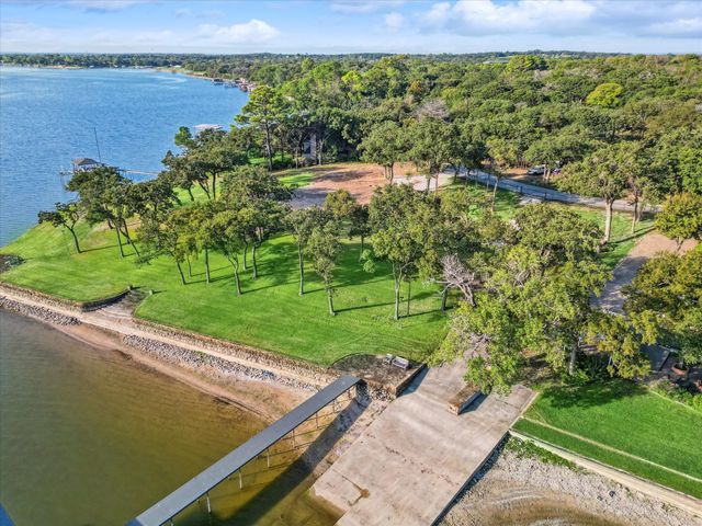 12424 Lake Forest Drive, Azle, TX 76020