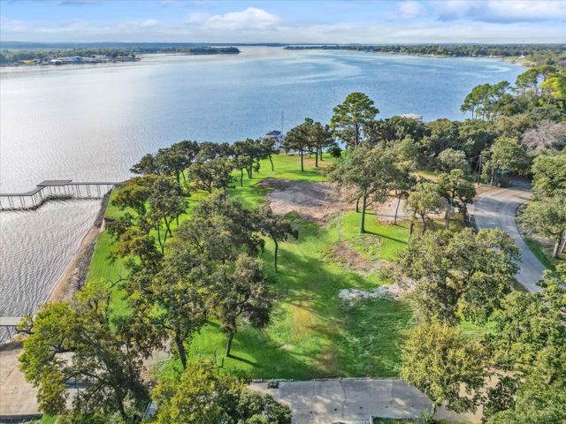 12424 Lake Forest Drive, Azle, TX 76020