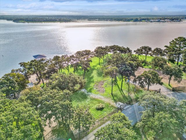 12424 Lake Forest Drive, Azle, TX 76020