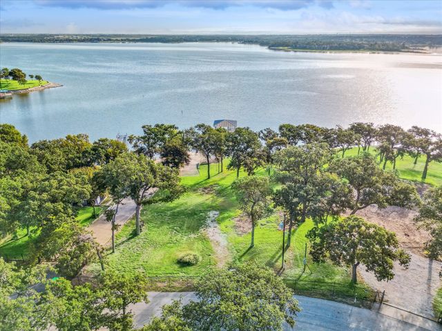 12424 Lake Forest Drive, Azle, TX 76020