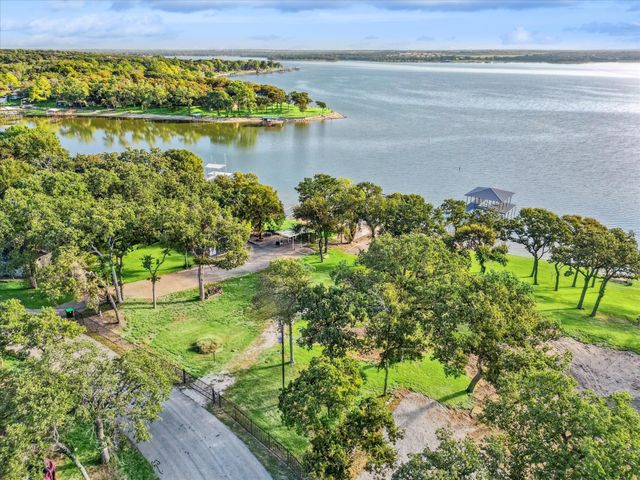 12424 Lake Forest Drive, Azle, TX 76020