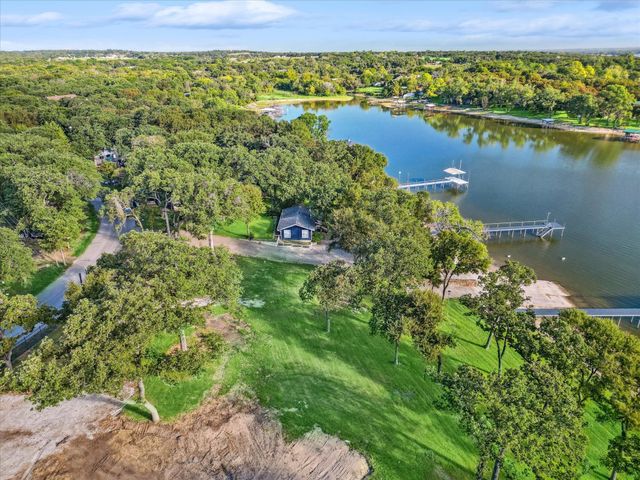 12424 Lake Forest Drive, Azle, TX 76020
