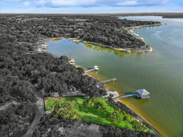 12424 Lake Forest Drive, Azle, TX 76020