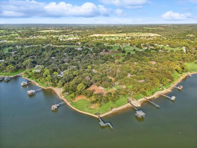 12424 Lake Forest Drive, Azle, TX 76020