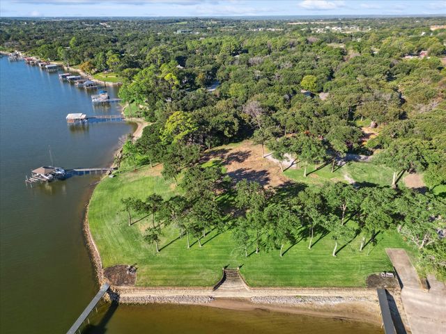 12424 Lake Forest Drive, Azle, TX 76020