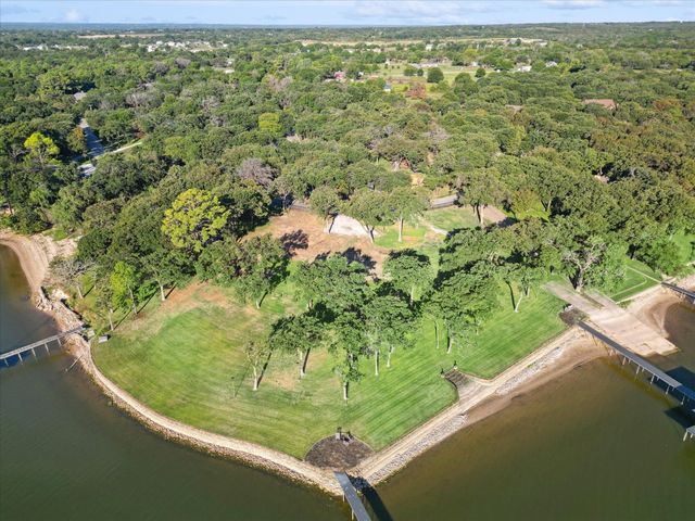 12424 Lake Forest Drive, Azle, TX 76020